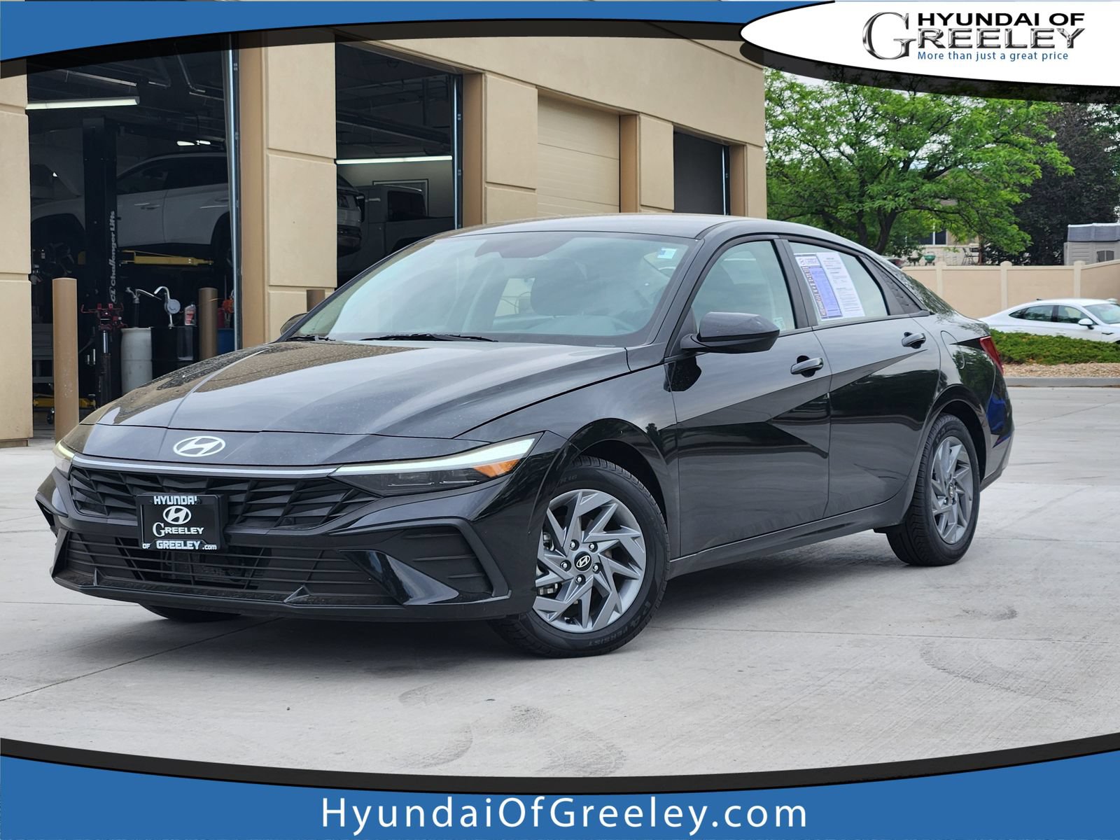 Used 2025 Hyundai Elantra Hybrid FWD image 1