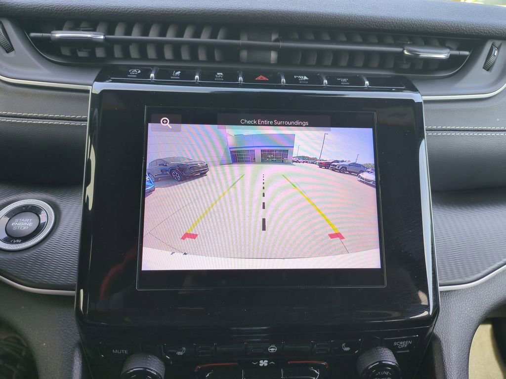 Used 2023 Jeep Grand Cherokee L Laredo image 24