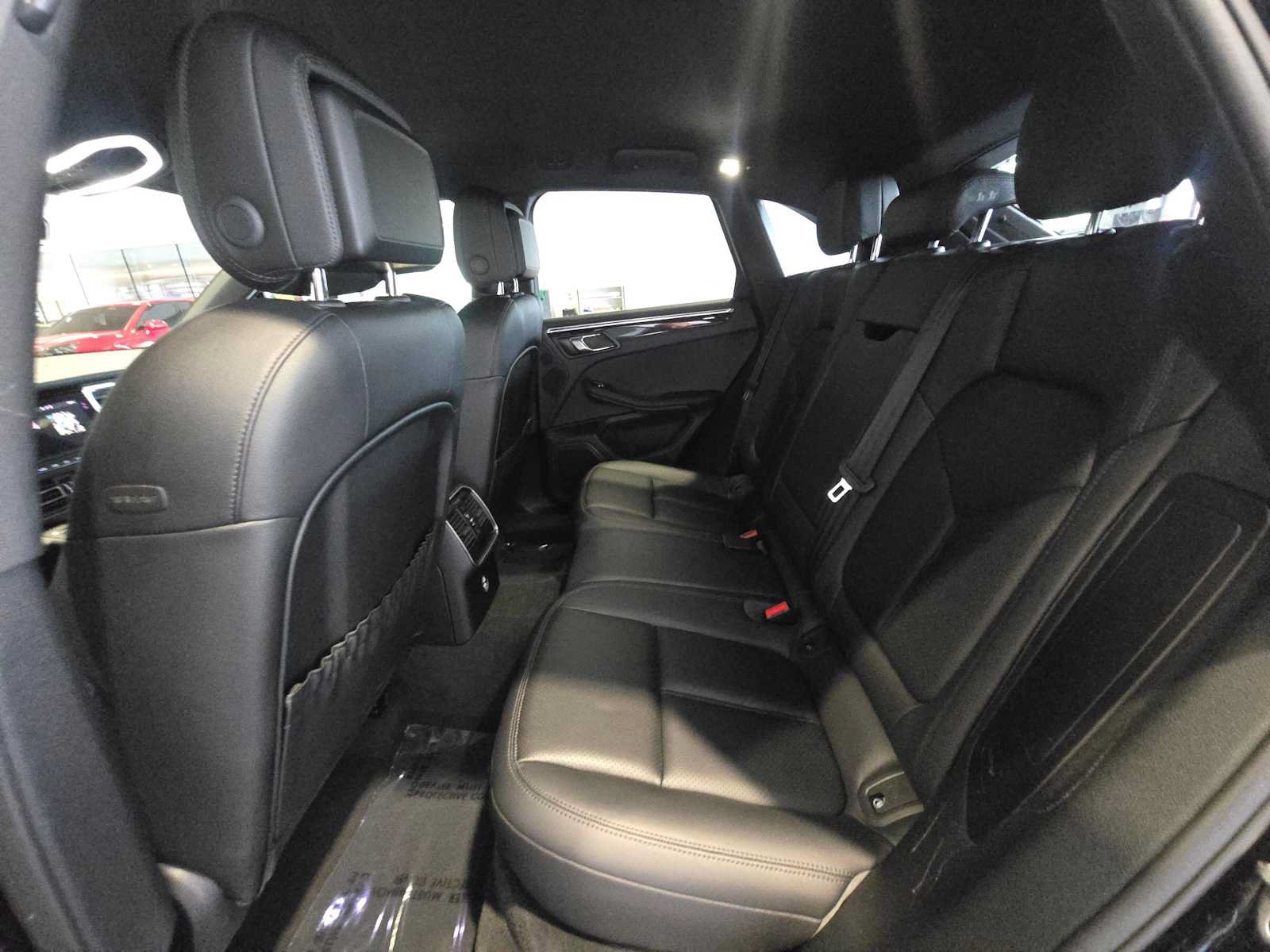 Used 2020 Porsche Macan AWD/4WD image 18