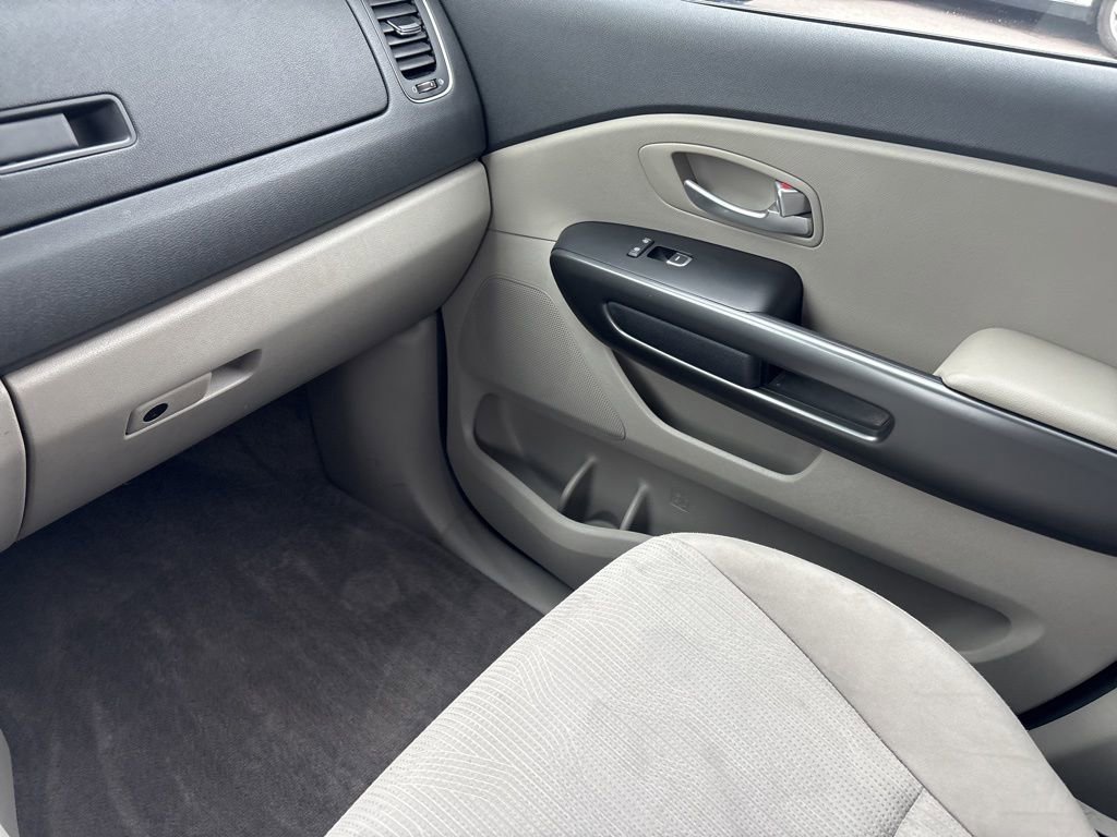 Used 2021 Kia Sedona LX image 35