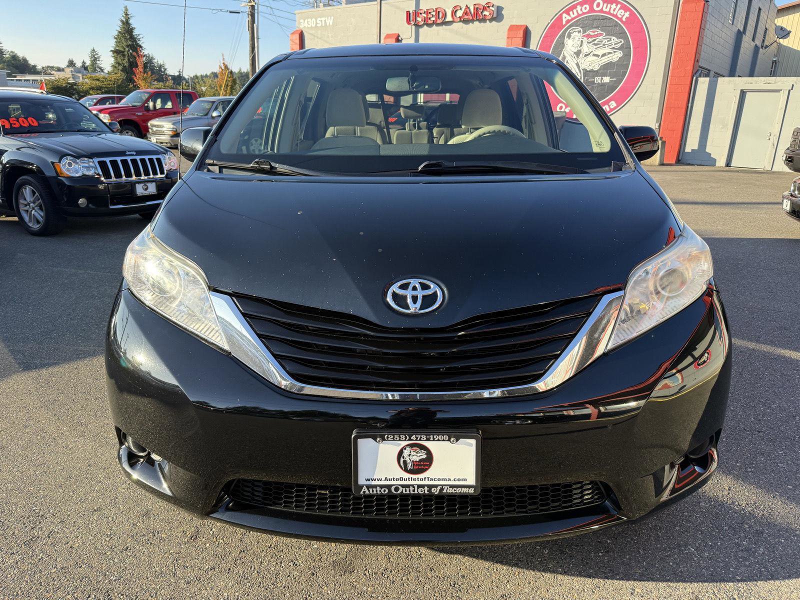 Used 2012 Toyota Sienna LE image 3