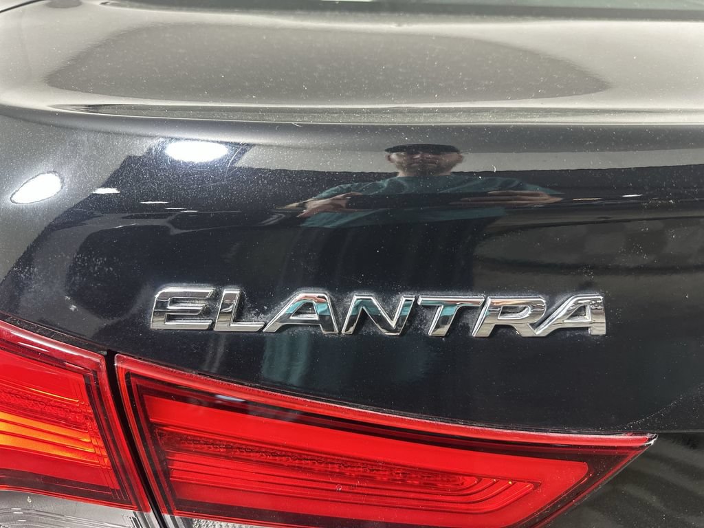 Used 2015 Hyundai Elantra Limited FWD image 30