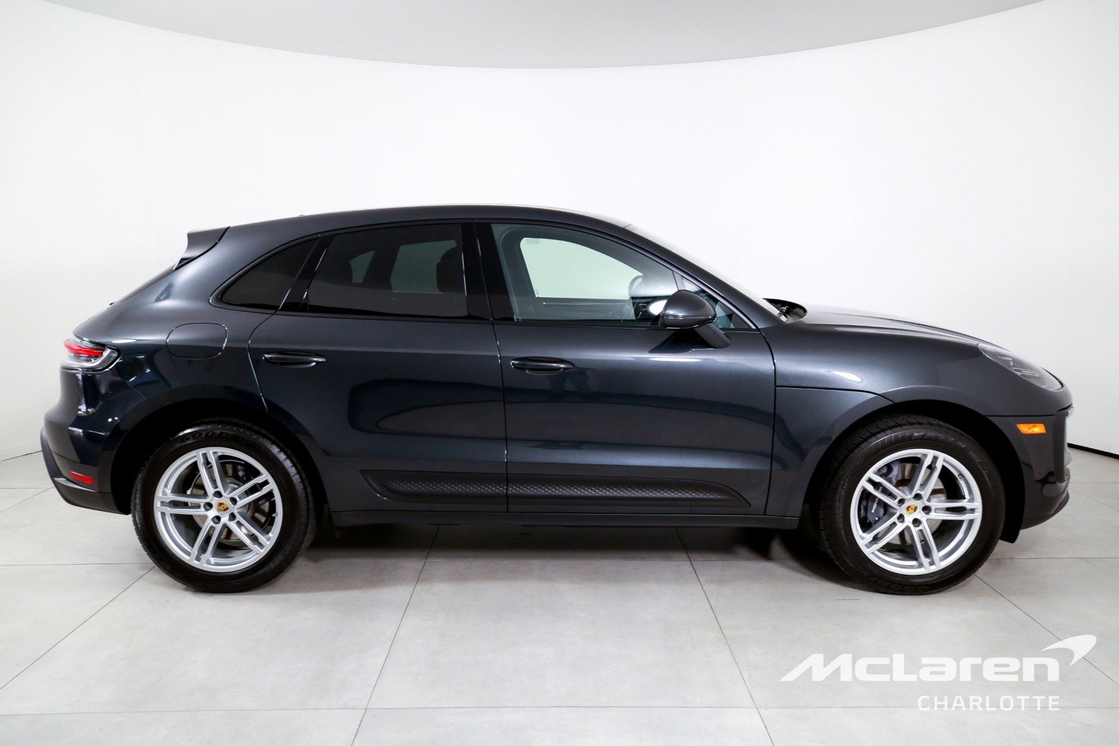 Used 2024 Porsche Macan AWD/4WD image 9
