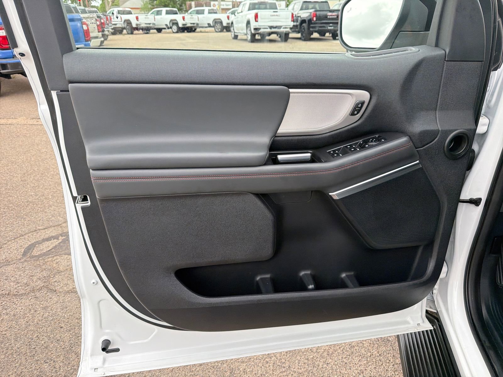 Used 2025 Ford Expedition Active AWD/4WD image 16