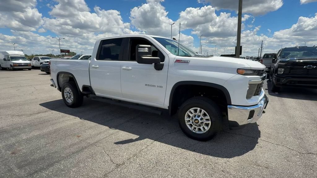 Used 2025 Chevrolet Silverado 2500 LT w/ Convenience Package AWD/4WD image 2