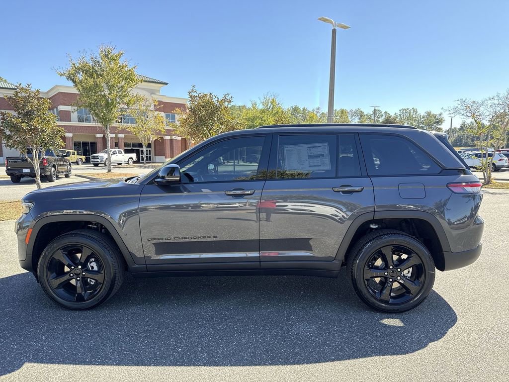 New 2025 Jeep Grand Cherokee Altitude image 6