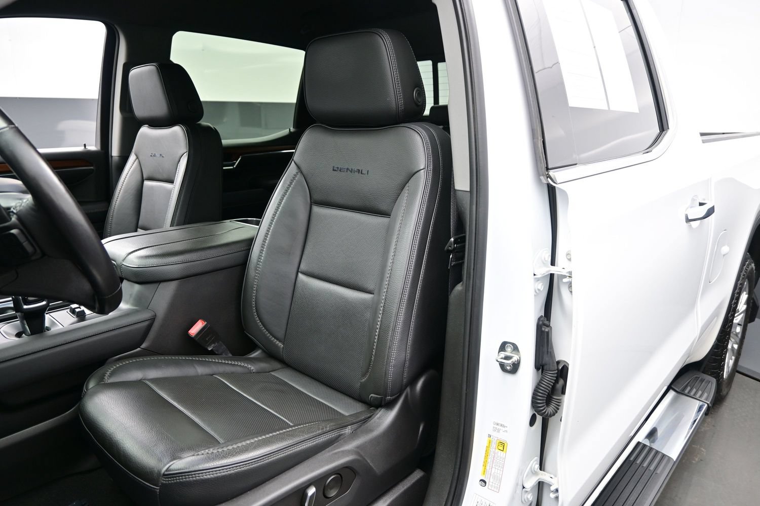 Used 2023 GMC Sierra 1500 Denali w/ Technology Package AWD/4WD image 11