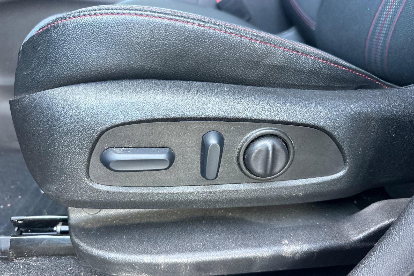 Used 2023 Chevrolet Equinox RS FWD image 13