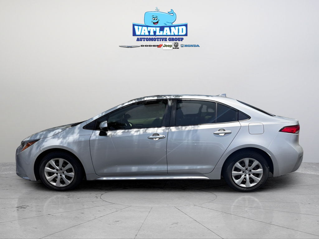 Used 2021 Toyota Corolla LE FWD image 2