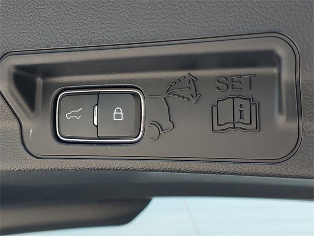 Used 2023 Ford Explorer Limited image 9