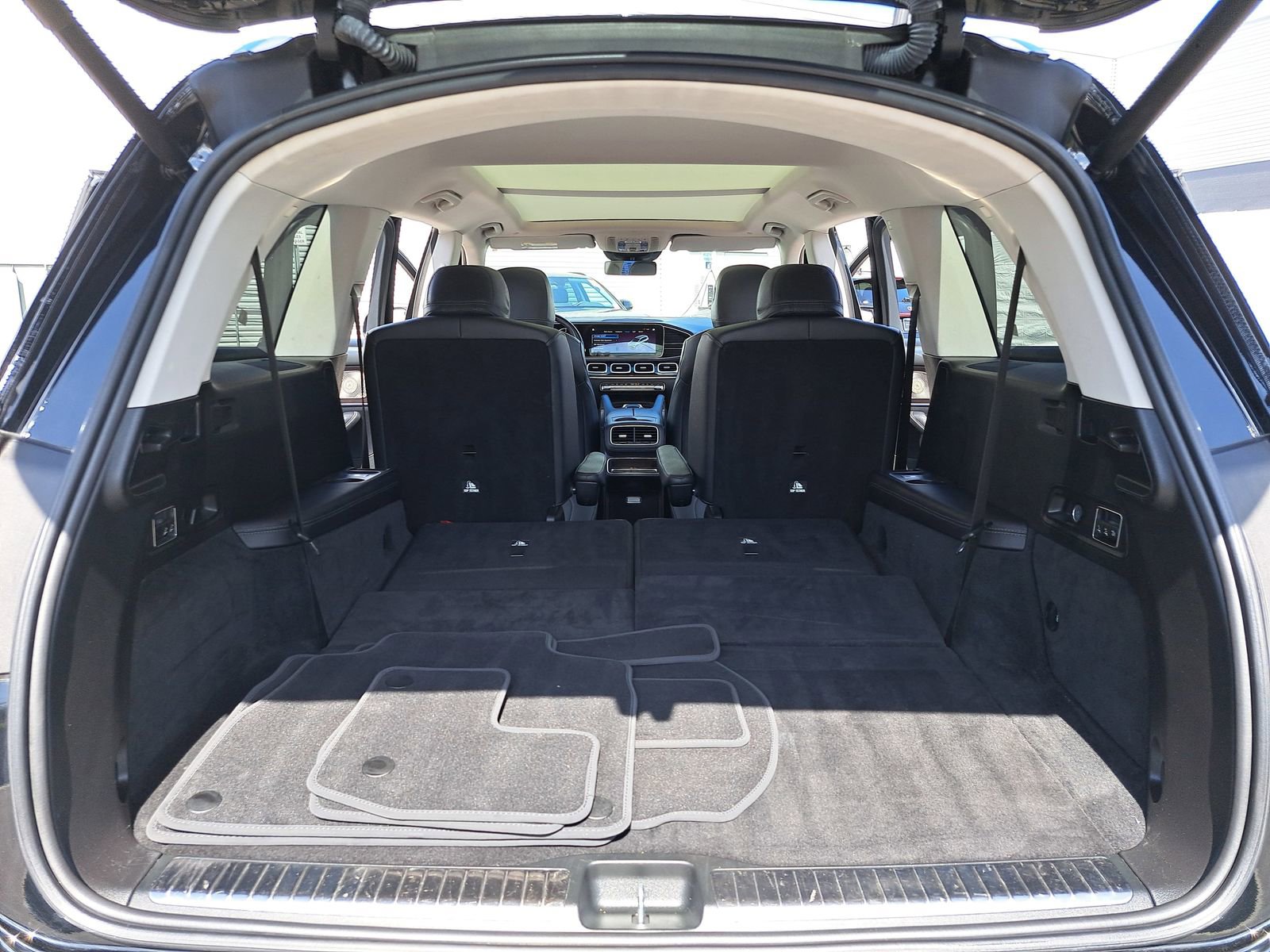 Used 2023 Mercedes-Benz GLS 450 4MATIC image 14