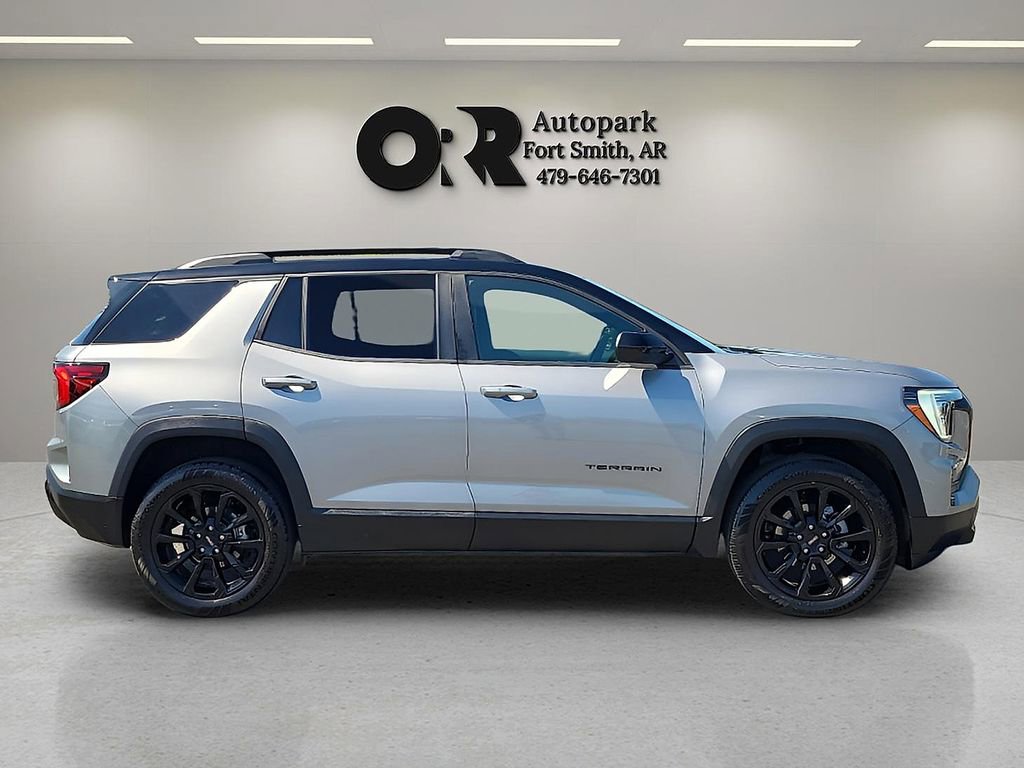 Used 2025 GMC Terrain Elevation w/ Elevation Premium Package image 6