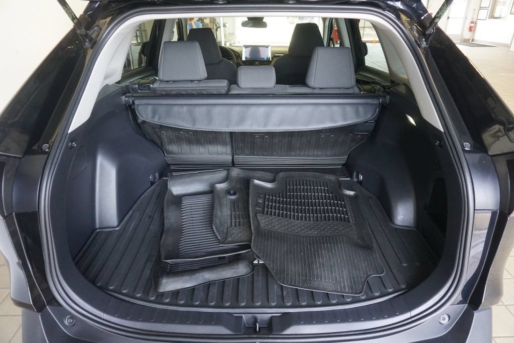 Used 2023 Toyota RAV4 LE AWD/4WD image 15