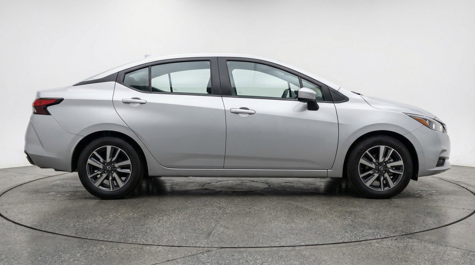Used 2025 Nissan Versa SV image 11