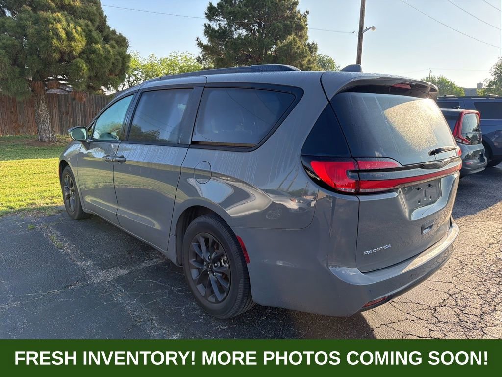 Used 2021 Chrysler Pacifica Touring w/ S Appearance Package image 4