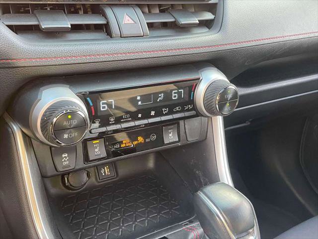 Used 2024 Toyota RAV4 SE w/ Weather & Moonroof Package AWD/4WD image 27