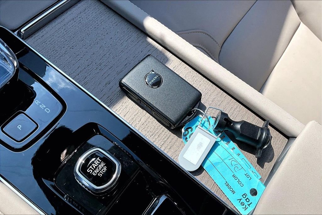 New 2026 Volvo XC90 T8 Core w/ Protection Package Premier image 34