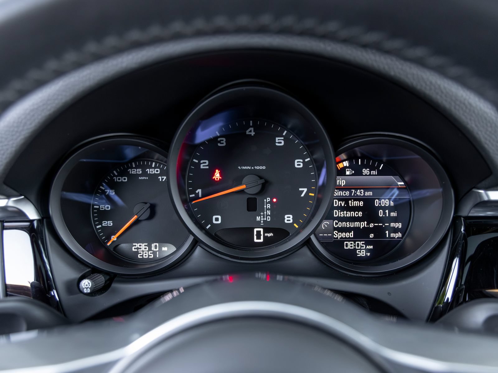 Certified 2021 Porsche Macan AWD/4WD image 32