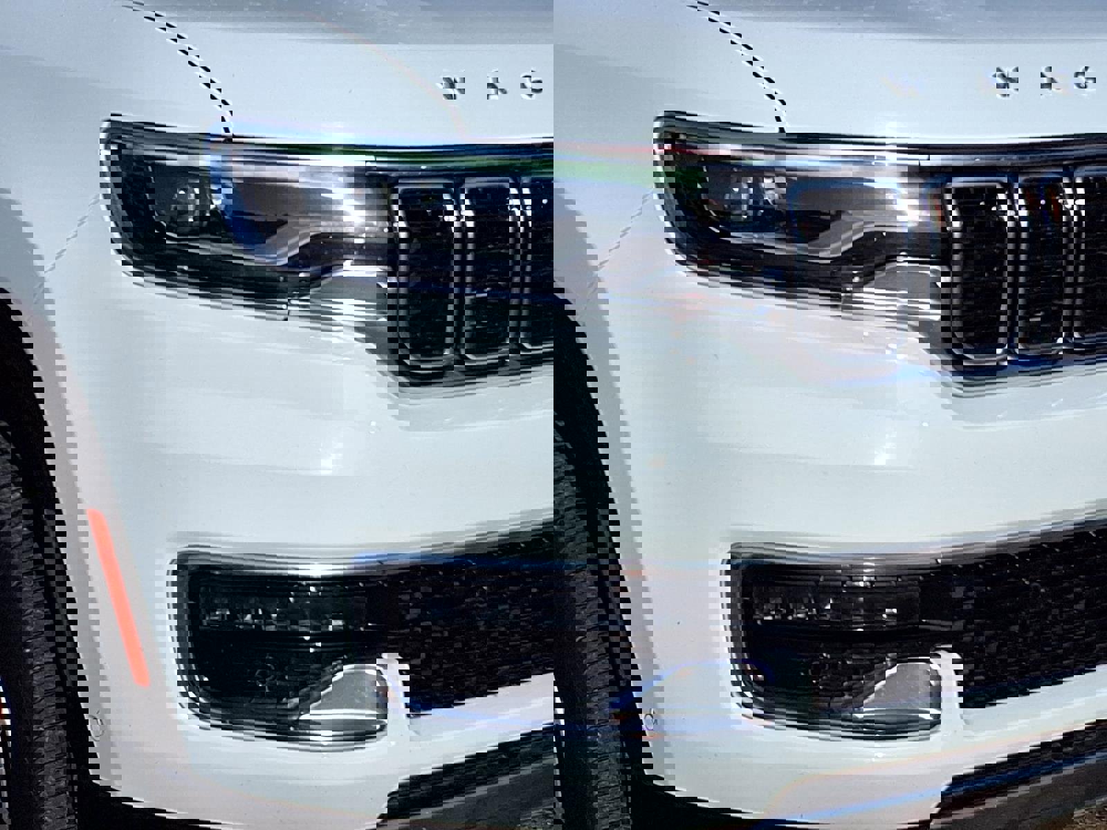 Certified 2024 Jeep Wagoneer L Series III w/ Flexible Seating Group image 29