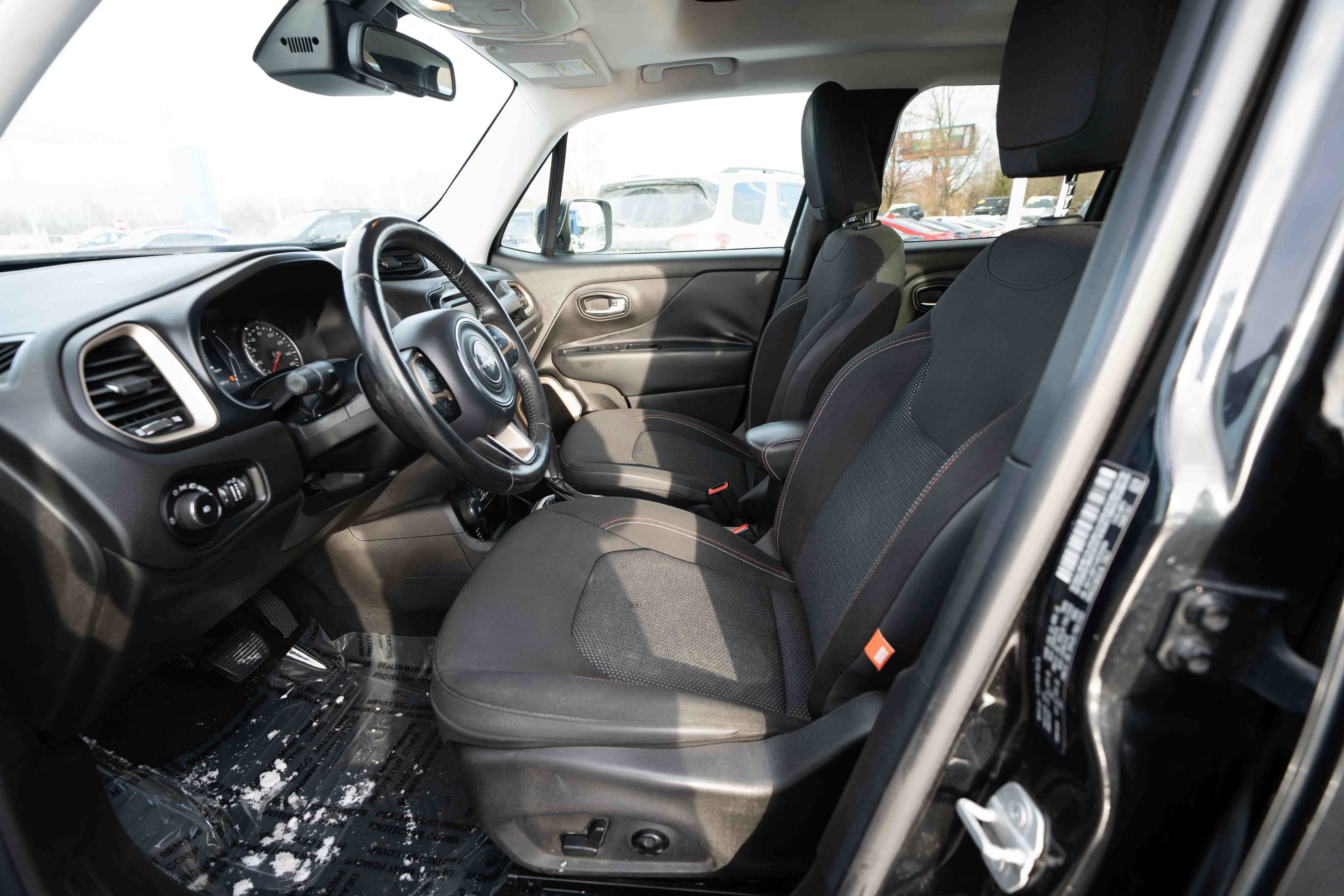 Used 2016 Jeep Renegade 75th Anniversary image 8