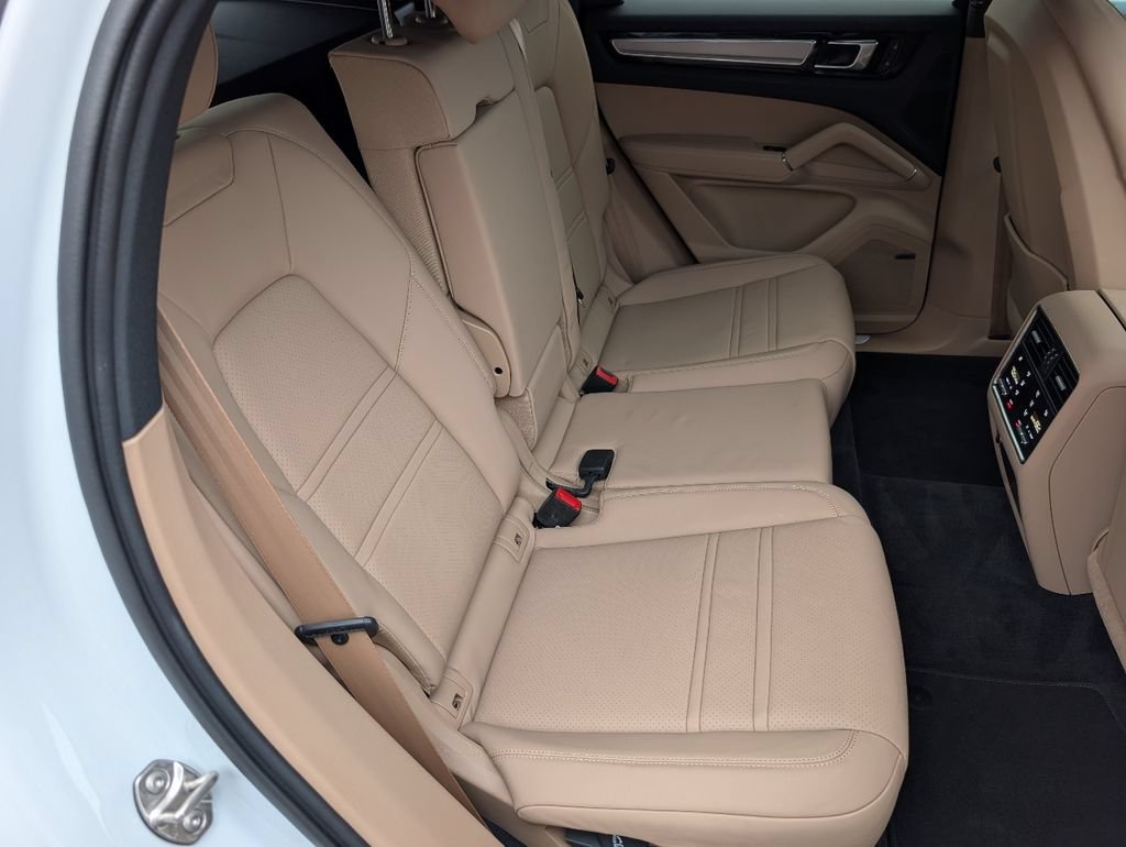 Certified 2023 Porsche Cayenne Platinum Edition AWD/4WD image 7