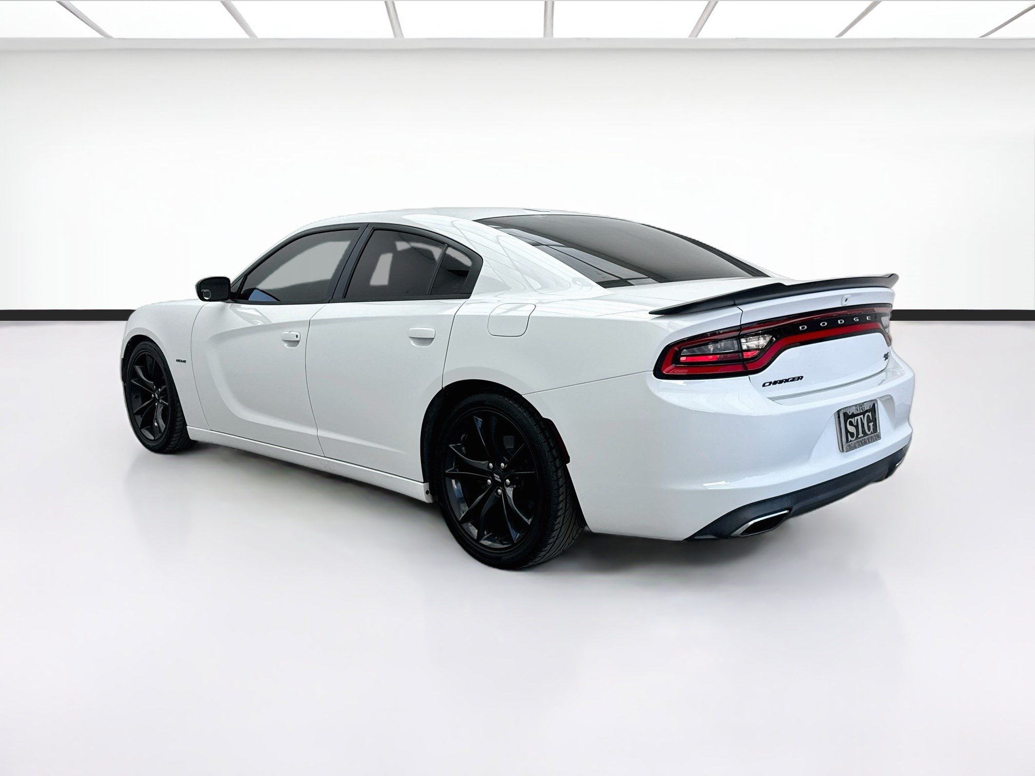 Used 2017 Dodge Charger R/T w/ Navigation & Travel Group RWD image 6