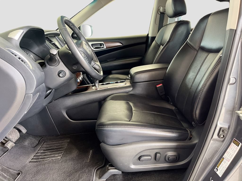 Used 2019 Nissan Pathfinder Platinum w/ Cargo Package FWD image 21