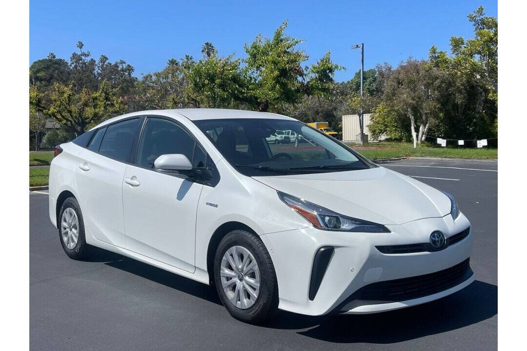 Used 2019 Toyota Prius LE w/ Carpet Mat Package FWD image 1