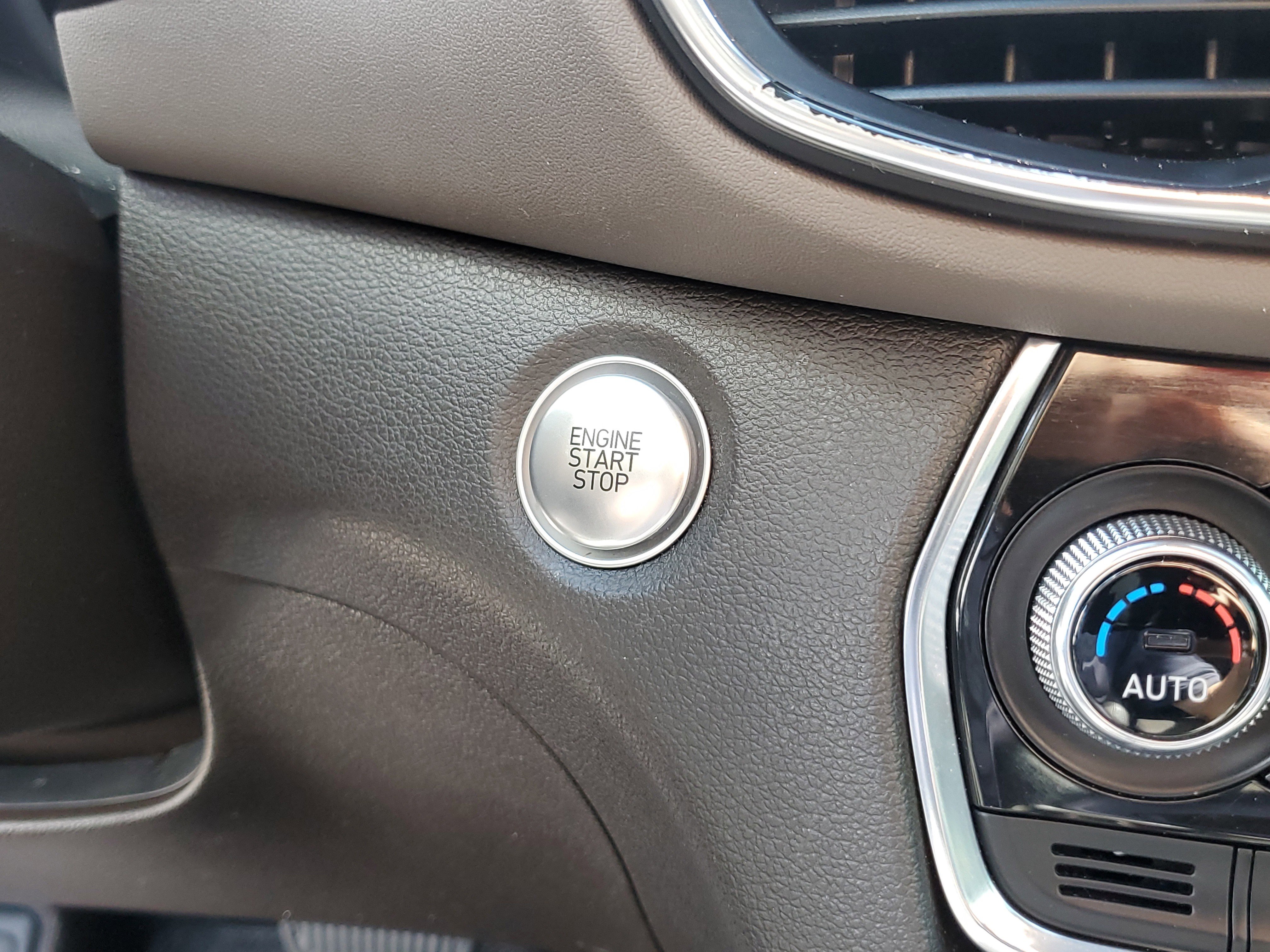 Used 2019 Hyundai Santa Fe FWD image 27