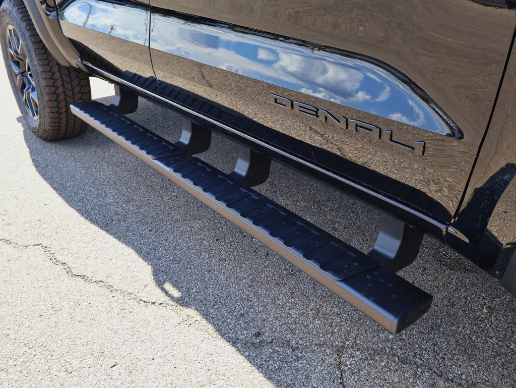 New 2026 GMC Canyon Denali w/ LPO, Denali Black Edition image 10