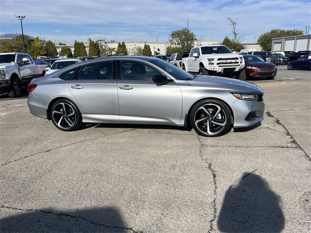 Used 2022 Honda Accord Sport image 2