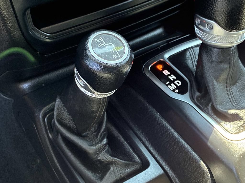 Used 2019 Jeep Wrangler Unlimited Sport AWD/4WD image 29