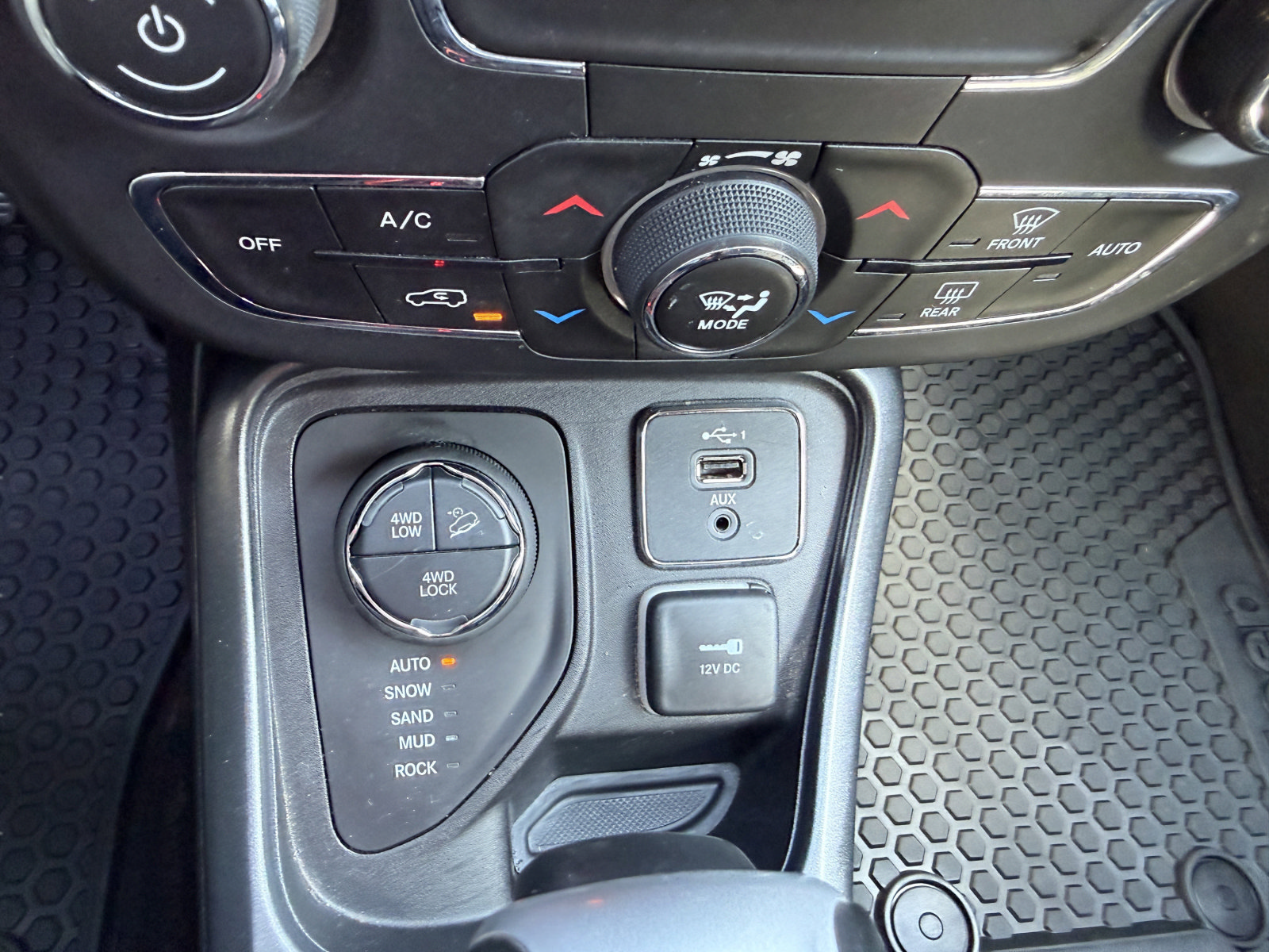 Used 2020 Jeep Compass Trailhawk w/ Cold Weather Group AWD/4WD image 27