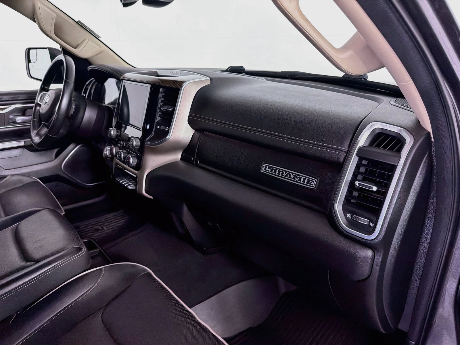 Used 2019 RAM 1500 Laramie AWD/4WD image 28