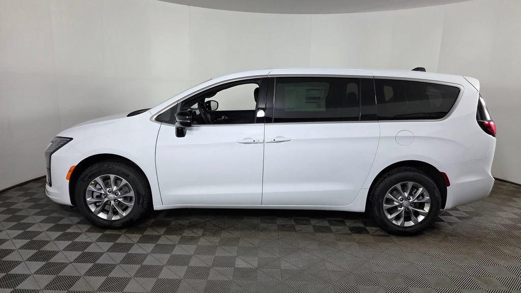 New 2027 Chrysler Pacifica Select AWD/4WD image 4
