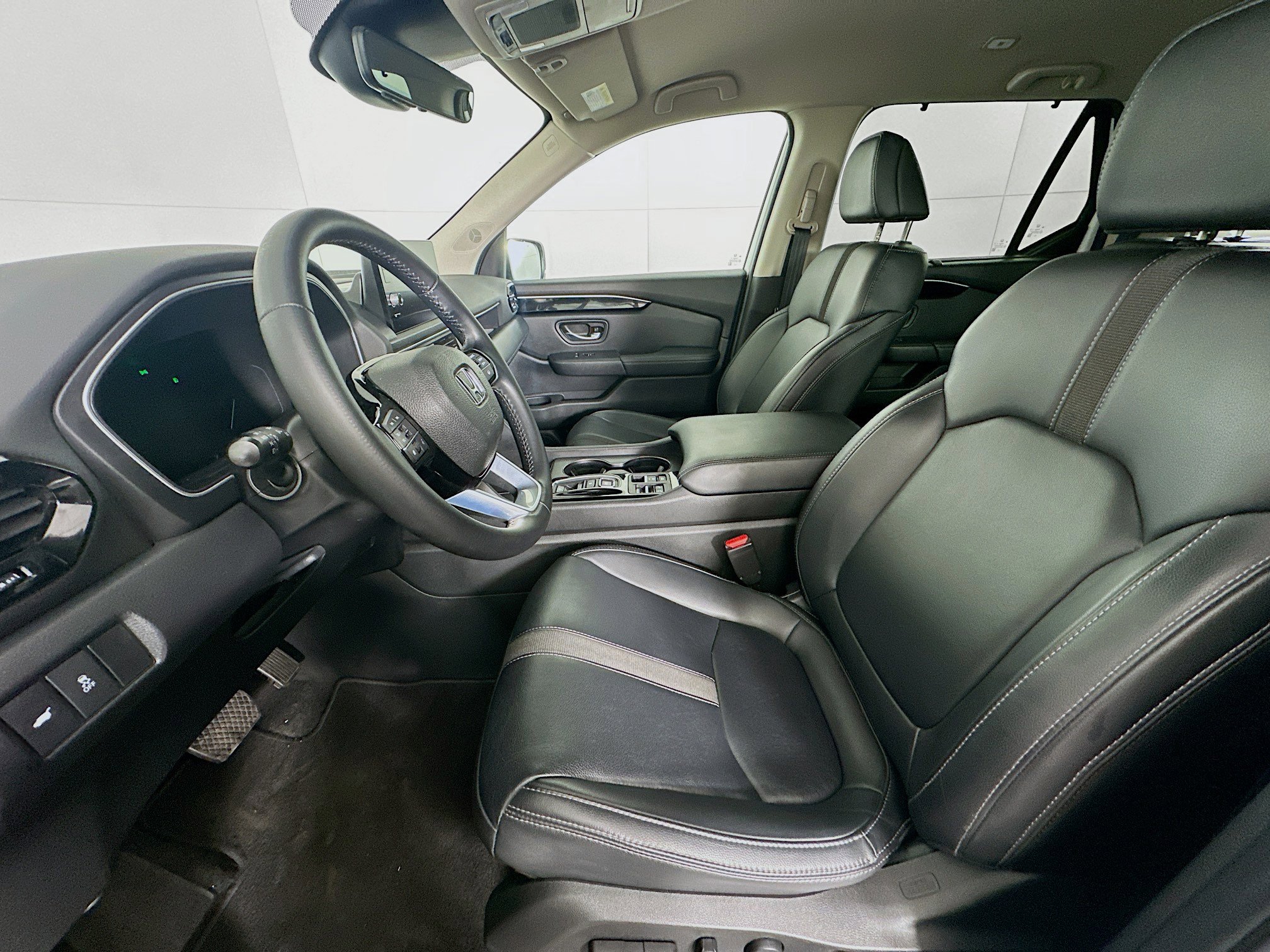 Used 2025 Honda Pilot EX-L image 13