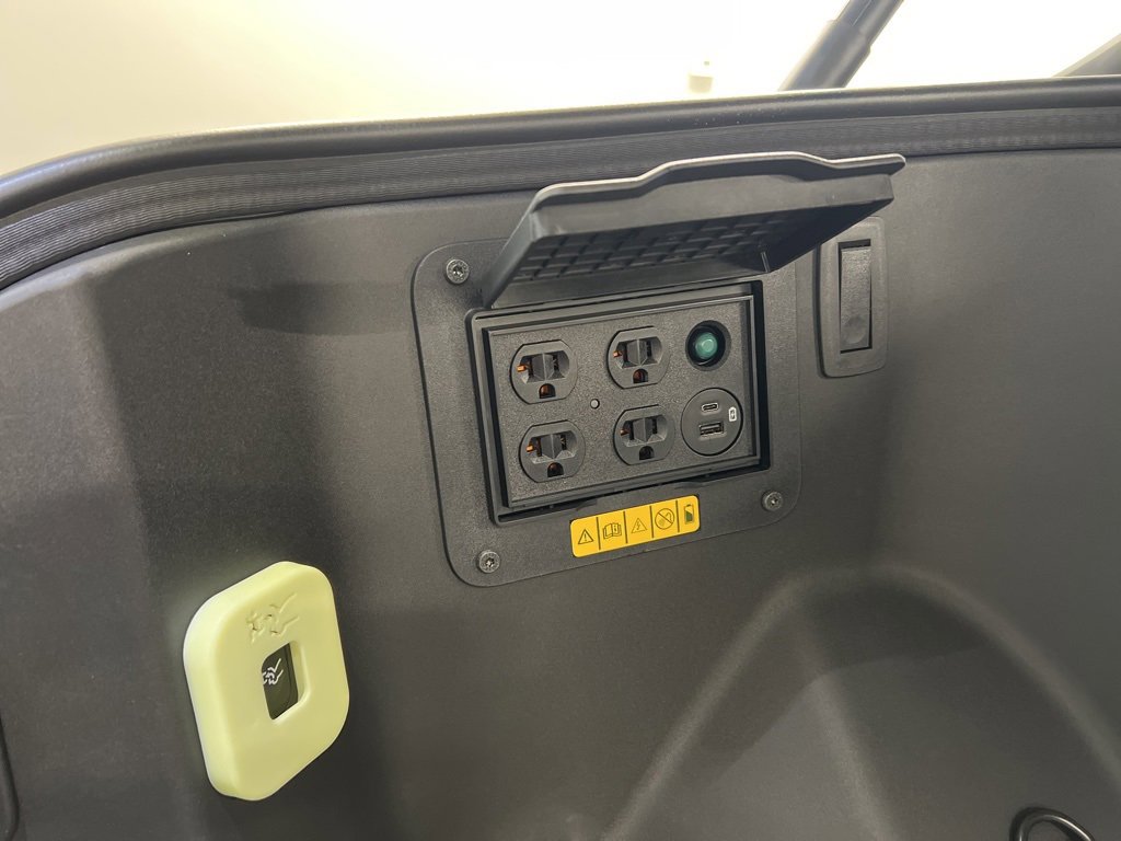 New 2025 Ford F150 Lightning Lariat image 44