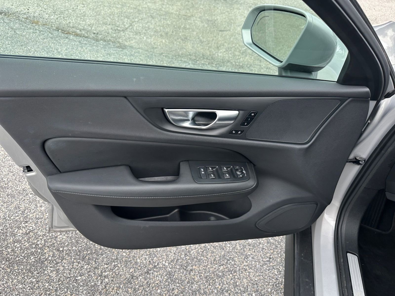 Used 2025 Volvo V60 B5 Cross Country Plus image 20