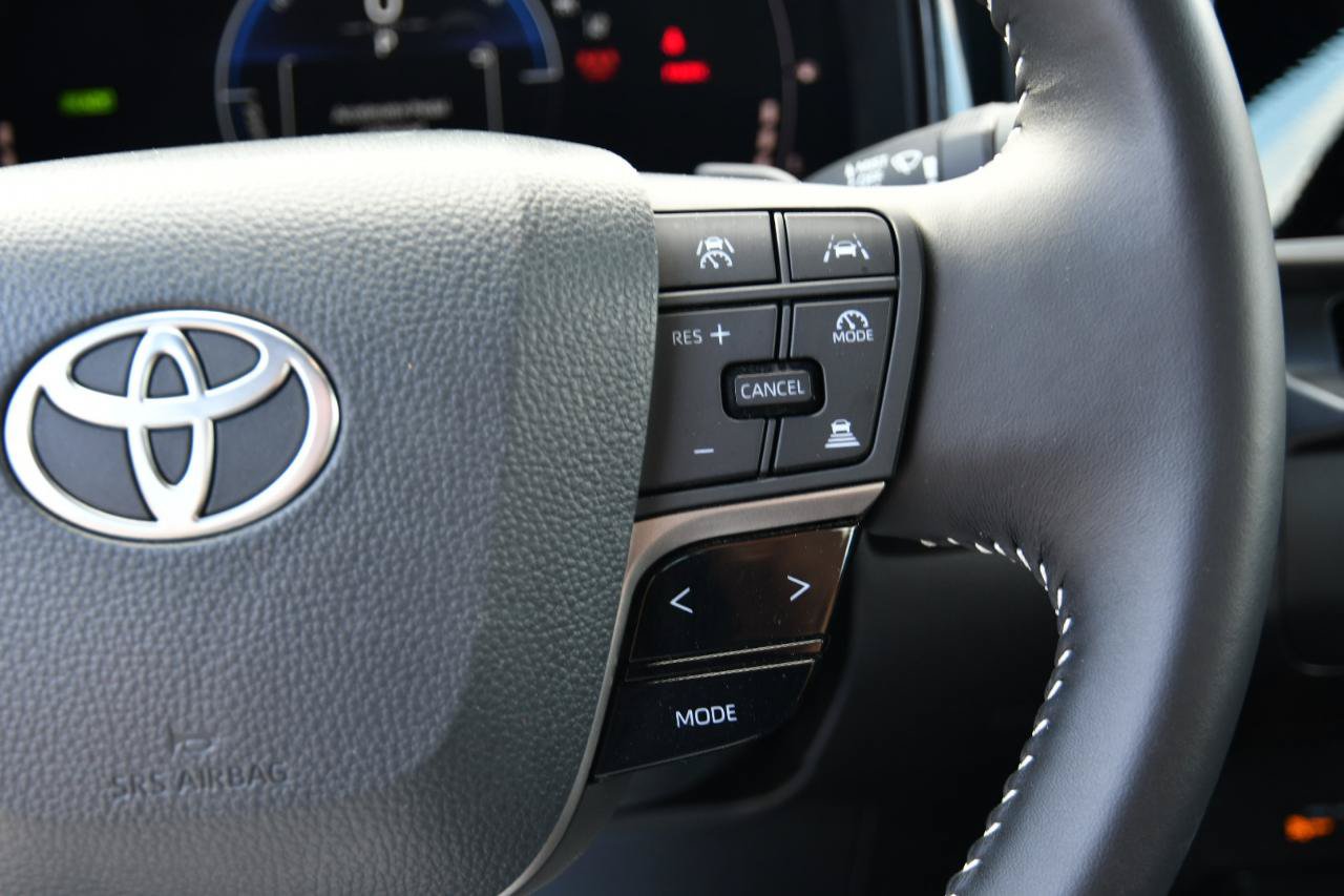 Used 2026 Toyota Camry SE FWD image 16