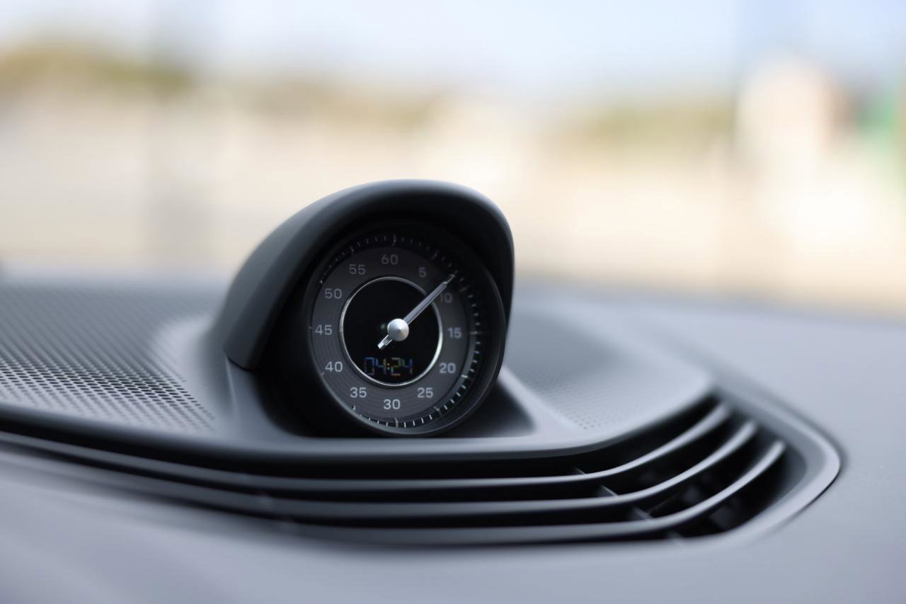 Used 2023 Porsche Taycan 4S image 40