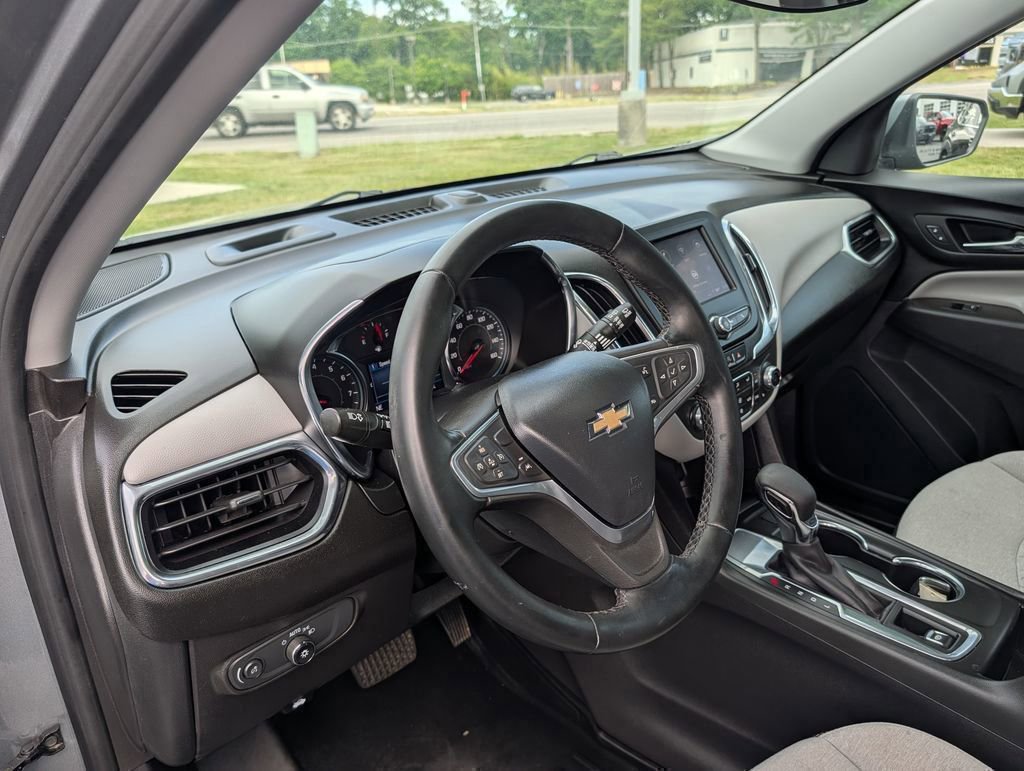 Used 2023 Chevrolet Equinox LT w/ Driver Convenience Package FWD image 11