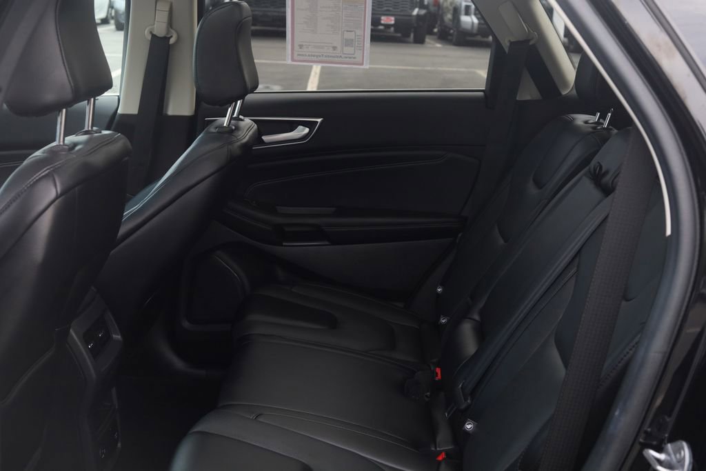 Used 2021 Ford Edge Titanium w/ Equipment Group 301A AWD/4WD image 24