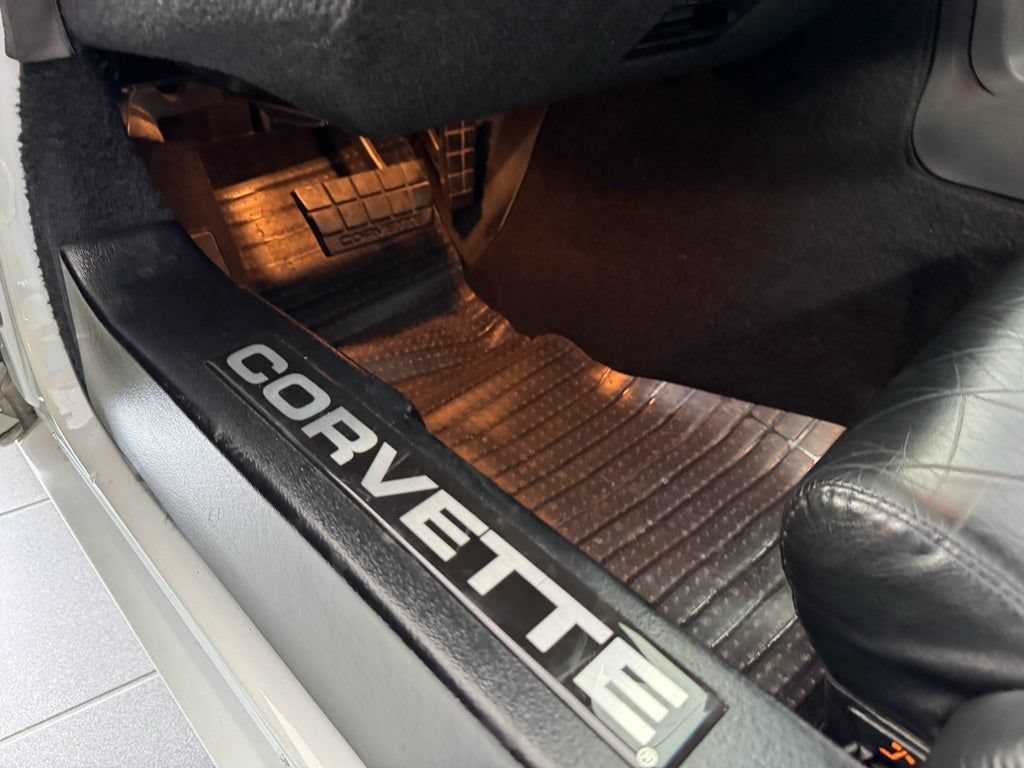 Used 1991 Chevrolet Corvette Coupe RWD image 12