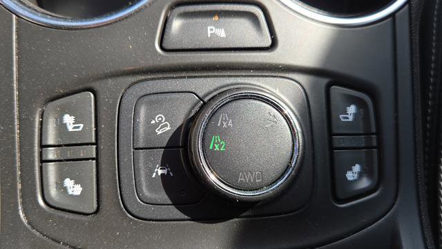 Used 2024 GMC Terrain SLT w/ Infotainment Package II image 32