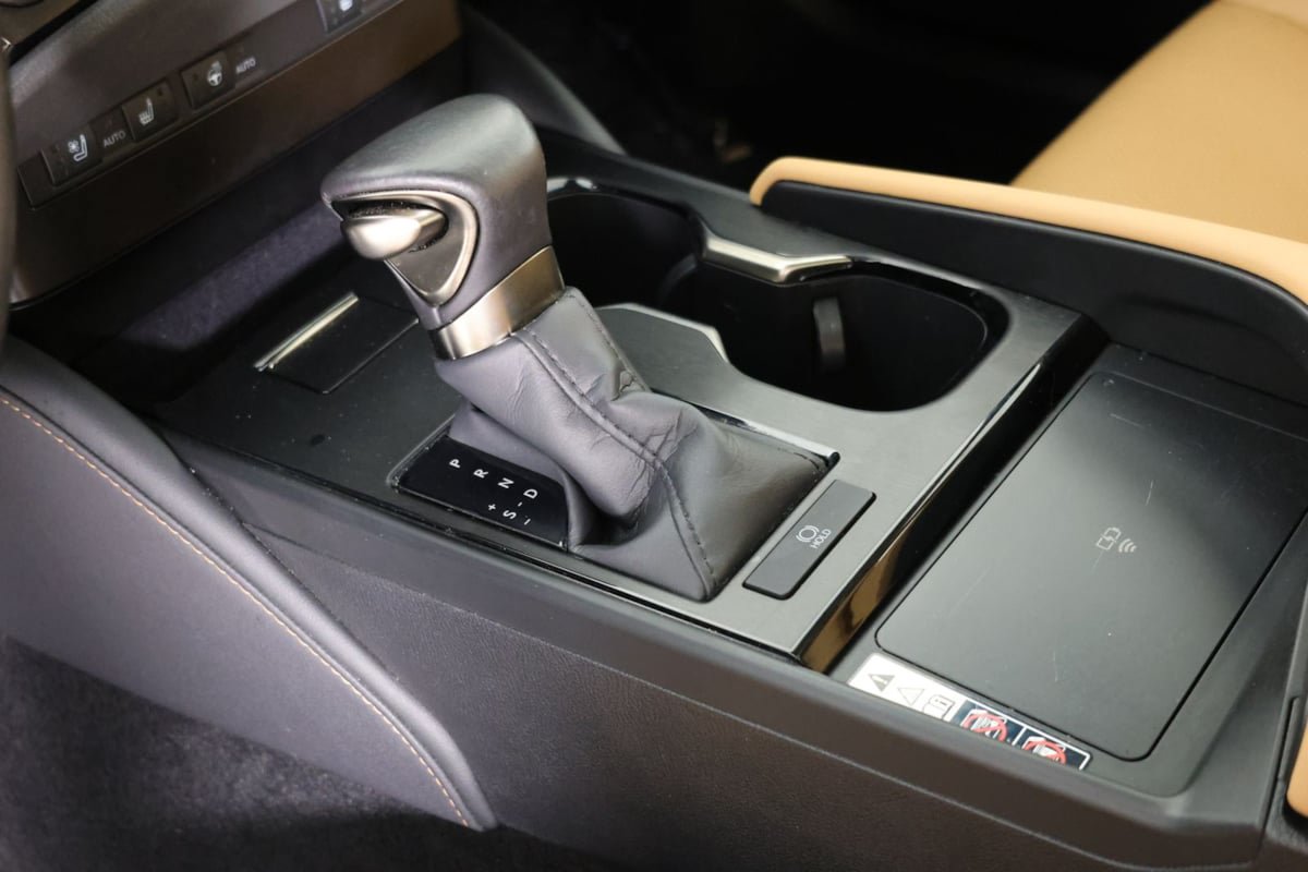 Used 2024 Lexus ES 350 w/ Premium Package FWD image 6