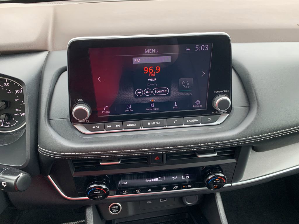 Used 2023 Nissan Rogue SV image 16