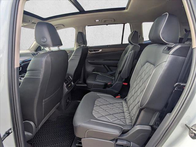Used 2025 Volkswagen Atlas SEL Premium R-Line image 13