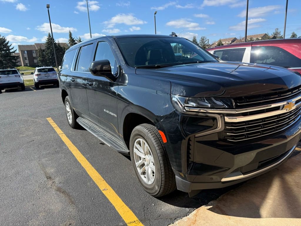 Used 2022 Chevrolet Suburban LT image 3