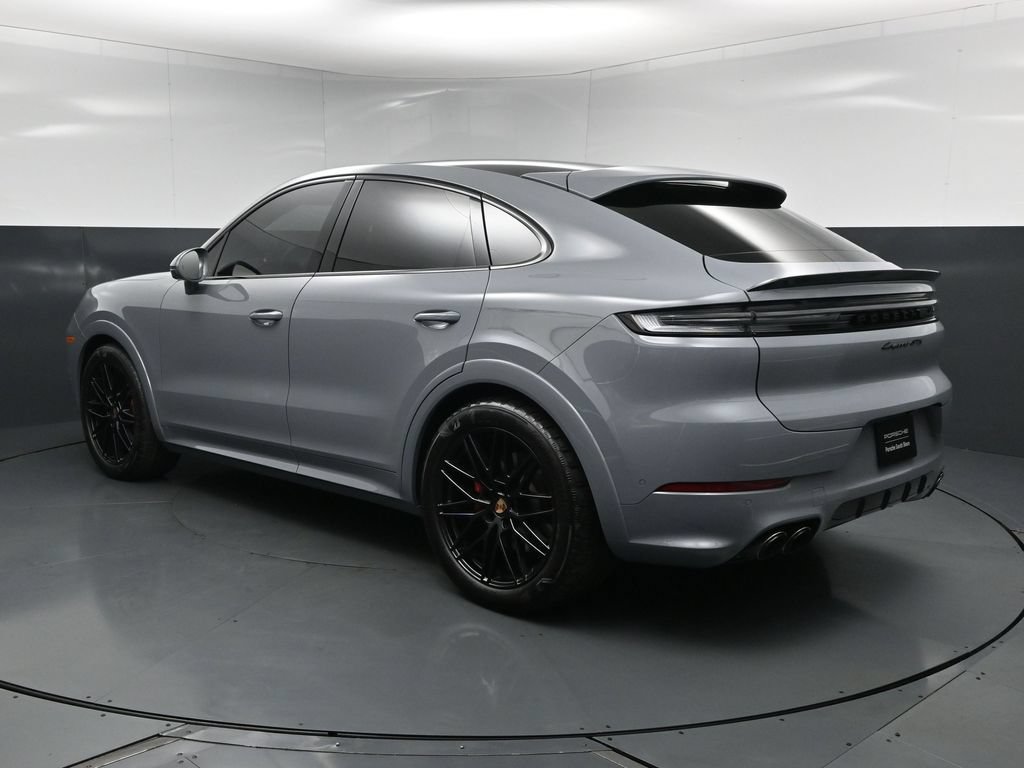 Certified 2025 Porsche Cayenne GTS AWD/4WD image 3