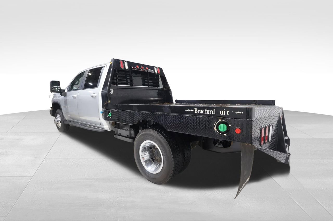 Used 2023 Chevrolet Silverado 3500 LT w/ Convenience Package AWD/4WD image 2